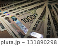 たくさんのお金 131890298