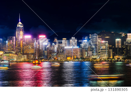 香港　夜のビクトリアハーバー　中環（セントラル）エリア 131890305