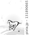 走る馬の水墨画、シンプルな午年の年賀状テンプレート（モノクロ／文字なし） 131890665