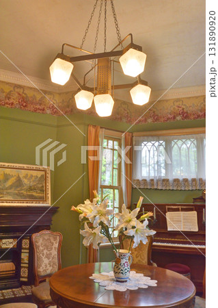 萌黄の館の室内 131890920