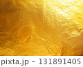 高級感あふれる金色の金箔素材 131891405