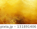 高級感あふれる金色の金箔素材 131891406