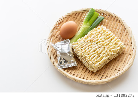 インスタントラーメン　即席麺の写真素材 131892275