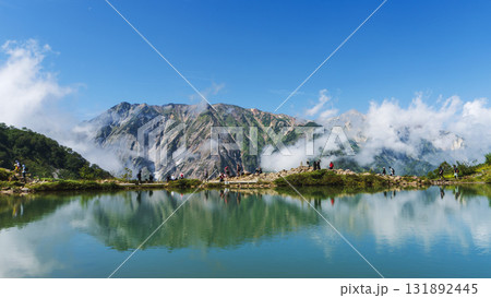 白馬連峰が八方池に反射する美しい景色【八方尾根】長野県白馬村・9月 131892445