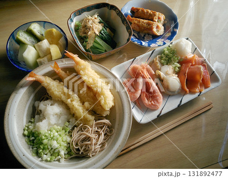 Ten-soba 和食の定番メニュー~ざるそばと天ぷら盛り合わせの定食セット (小鉢とデザート付き) Ten-soba 和食の定番メニュー~ざるそばと天ぷら盛り合わせの定食セット (小鉢とデザート付き) 131892477