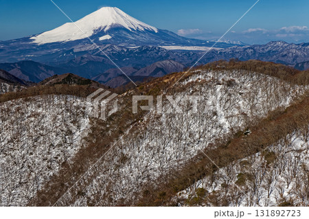 早春の丹沢・鍋割山と富士山 早春の丹沢・鍋割山と富士山 131892723