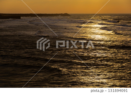 台湾 夕日 夕焼け 131894091