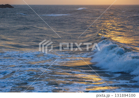 台湾 夕日 夕焼け 131894100