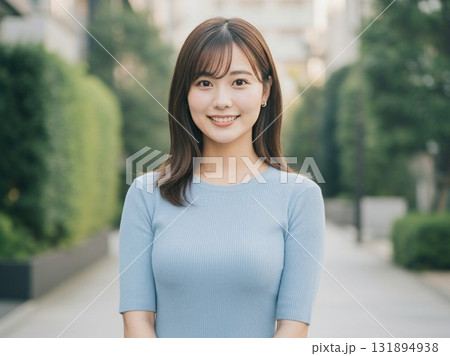 微笑を浮かべる若い日本人女性 131894938