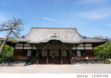 建中寺　正面から見た本堂　重要文化財 131895166