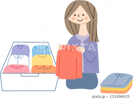 衣替えをする女性 131896035