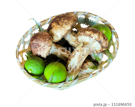 秋の味覚 松茸とかご盛りすだち添え　白背景素材 131896850