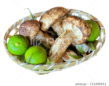 秋の味覚 松茸とかご盛りすだち添え　白背景素材 131896851