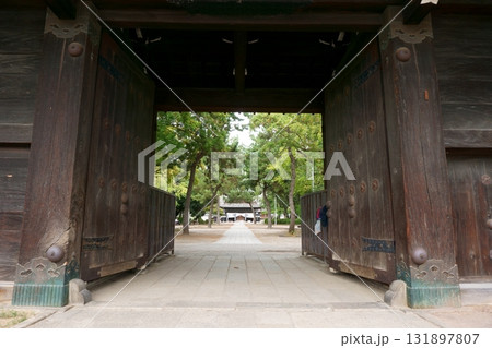 建中寺 総門から見える山門 建中寺 総門から見える山門 131897807