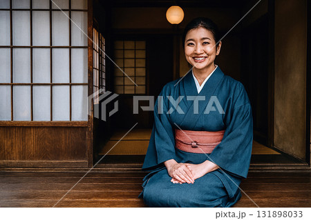 昭和の情景　旅館の女将 131898033