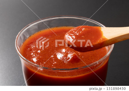 トマトソース 131898430
