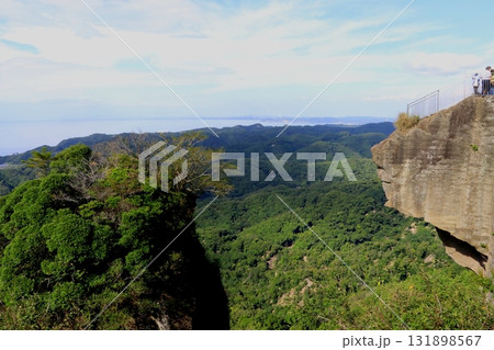 地獄のぞきの岩(鋸山日本寺・千葉県鋸南町) 地獄のぞきの岩(鋸山日本寺・千葉県鋸南町) 131898567