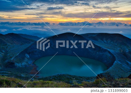 夜明けの蔵王御釜 夜明けの蔵王御釜 131899003