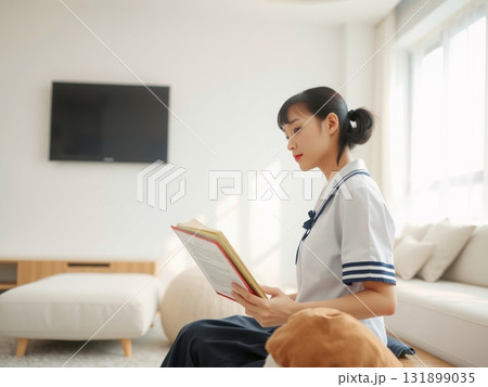 読書の虫の女子生徒 131899035