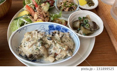 きのこのクリーム煮込みハンバーグ きのこのクリーム煮込みハンバーグ 131899525