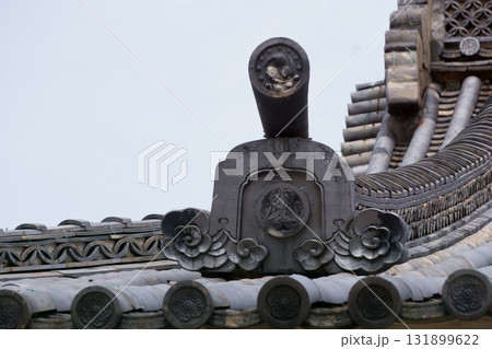 建中寺　本堂の降り棟鬼飾り 131899622