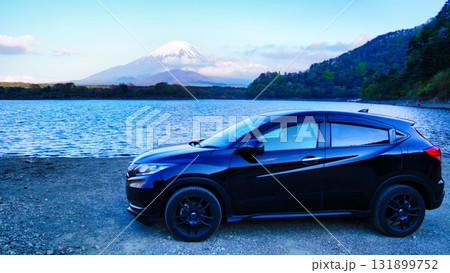 精進湖とVEZELと富士山 131899752