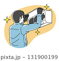 エアコンを綺麗にしている男性作業員 131900199