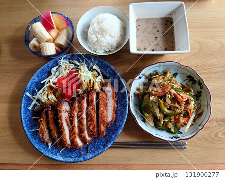 The "Miso-katsu" set  / 名古屋名物の味噌カツ，ランチセット・定食セット 131900277