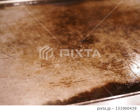 調理前の鉄板　お好み焼き 131900439