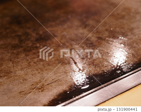 調理前の鉄板 お好み焼き 調理前の鉄板 お好み焼き 131900441