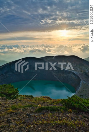 早朝の蔵王御釜 早朝の蔵王御釜 131901024