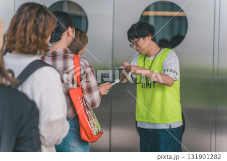 supporting my fave 131901282