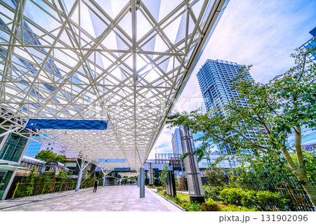 日本の東京都市景観 浜松駅とブルーフロント芝浦などを結ぶ歩行者専用の通路などを望む 日本の東京都市景観 浜松駅とブルーフロント芝浦などを結ぶ歩行者専用の通路などを望む 131902096