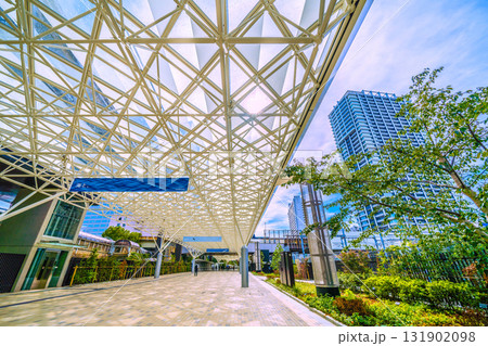 日本の東京都市景観 浜松駅とブルーフロント芝浦などを結ぶ歩行者専用の通路などを望む 日本の東京都市景観 浜松駅とブルーフロント芝浦などを結ぶ歩行者専用の通路などを望む 131902098