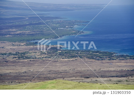 ハワイ島北部の高原から見える海岸線の風景 ハワイ島北部の高原から見える海岸線の風景 131903350