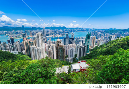 香港　ビクトリアピークから眺めるビクトリアハーバー 131903407