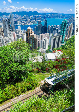 香港　山頂纜車（ピークトラム）とビクトリアハーバー 131903409