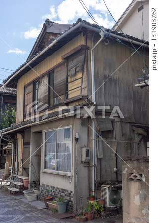 日本の広島県福山市の鞆の浦の古くてとても美しい建物と町並み 日本の広島県福山市の鞆の浦の古くてとても美しい建物と町並み 131903762