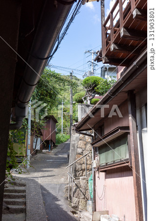 日本の広島県福山市の鞆の浦の古くてとても美しい建物と町並み 日本の広島県福山市の鞆の浦の古くてとても美しい建物と町並み 131903801