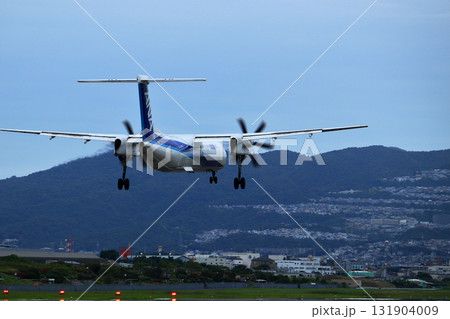 大阪国際空港　ANA　ボンバルディア　DHC8-Q400 プロペラ機　着陸態勢　千里川尻 131904009