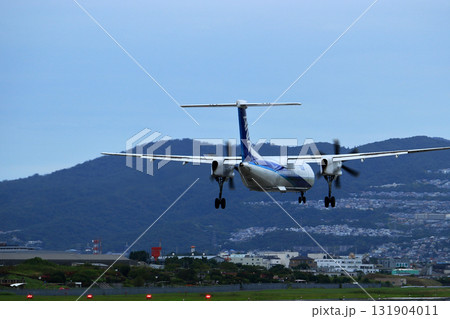 大阪国際空港　ANA　ボンバルディア　DHC8-Q400 プロペラ機　着陸態勢　千里川尻 131904011