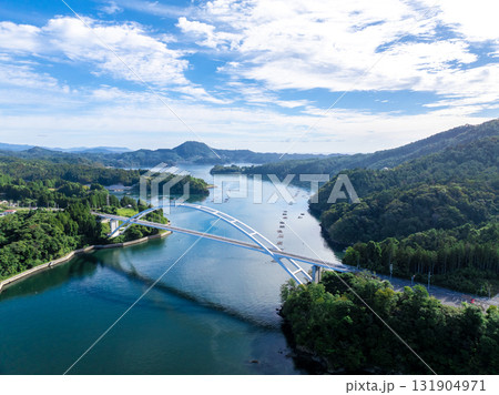 気仙沼大島大橋と気仙沼大島※右側(宮城県気仙沼市) 気仙沼大島大橋と気仙沼大島※右側(宮城県気仙沼市) 131904971