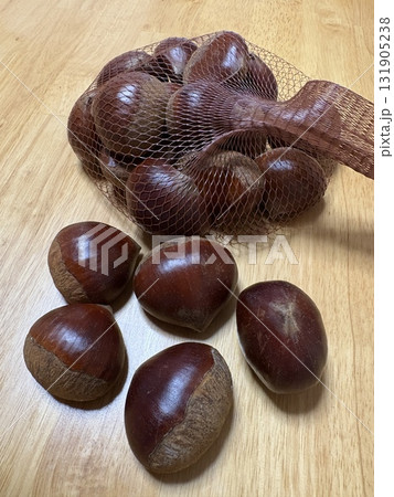 ツヤツヤの栗_秋の味覚_笠間の栗 ツヤツヤの栗_秋の味覚_笠間の栗 131905238