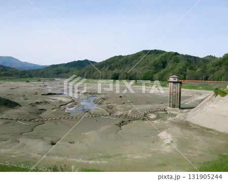 ほとんど水がない暑寒湖 ほとんど水がない暑寒湖 131905244