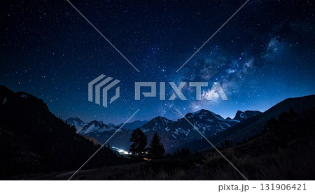 星空と銀河が広がる幻想的な夜の山岳風景4 131906421