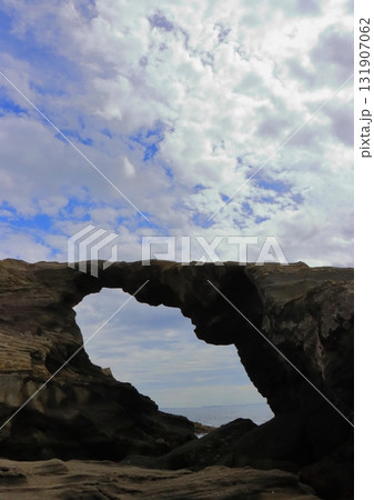 馬の背洞門(城ヶ島公園・三浦市・縦構図) 馬の背洞門(城ヶ島公園・三浦市・縦構図) 131907062