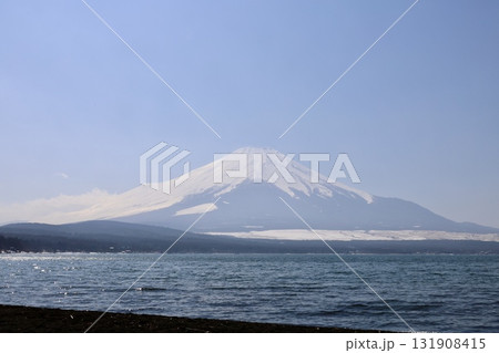 山中湖交流プラザ きららからの、冠雪した富士山 山中湖交流プラザ きららからの、冠雪した富士山 131908415