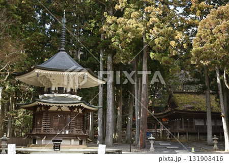 高野山壇上伽藍　六角経蔵 131908416