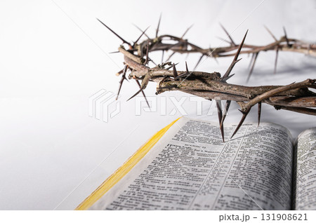 Jesus Christ Crown of thorns on Bible. Shadow against wooden textured gray surface, symbol concept spiritual pain and redemptive struggle Banner good background Easter Christian friday 131908621