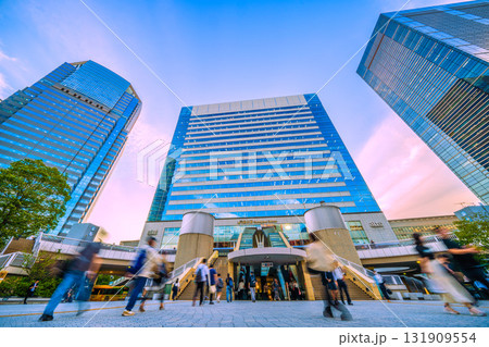 日本の東京都市景観 品川駅やオフィスビル群などを望む 日本の東京都市景観 品川駅やオフィスビル群などを望む 131909554